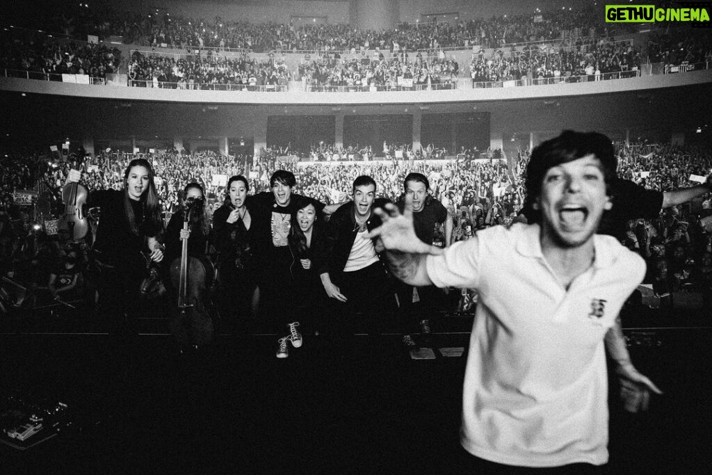 Louis Tomlinson Instagram - Unbelievable start to tour! The support has been amazing. Roll on Europe l!!