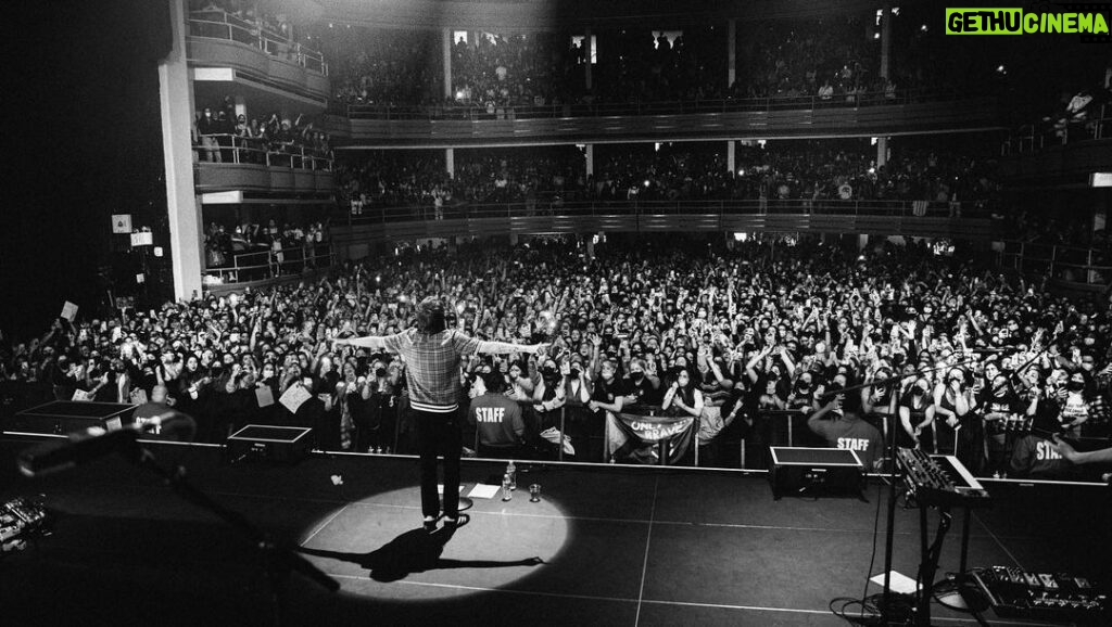 Louis Tomlinson Instagram - North America! This has been the most incredible start to my tour. Thank you for all your support!