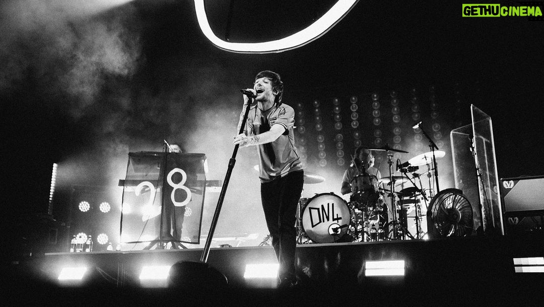Louis Tomlinson Instagram - North America! This has been the most incredible start to my tour. Thank you for all your support!