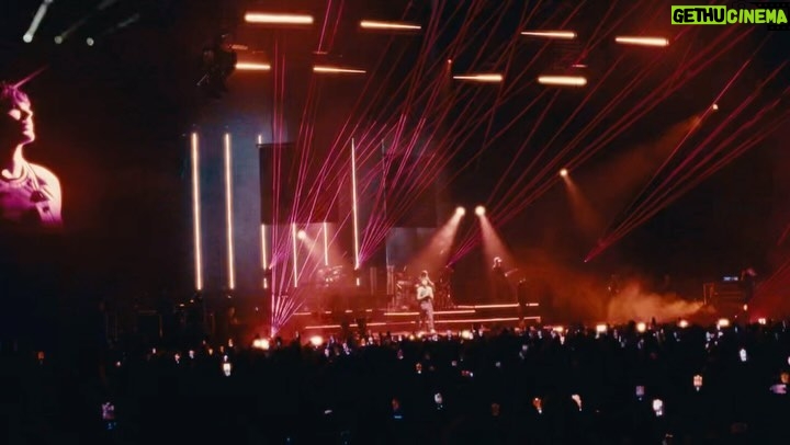 Louis Tomlinson Instagram - Thank you to every single person who came to a show this year and everyone who supported online. Still in disbelief we sold out the O2, playing the home shows were special and a perfect way to end the year. On to the next!