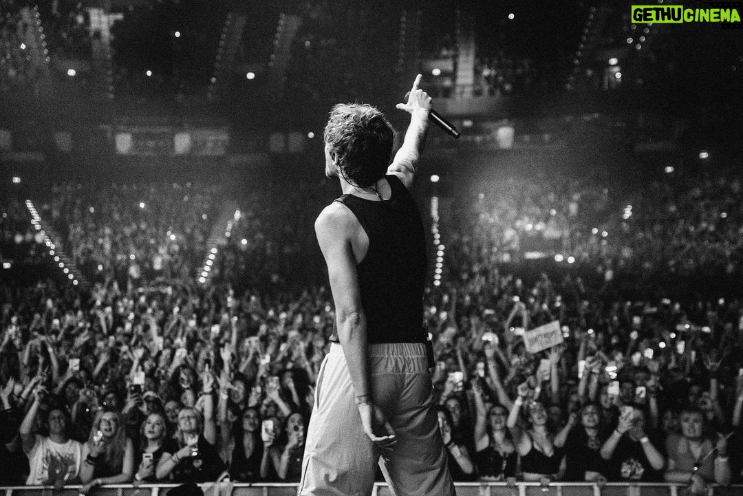 Louis Tomlinson Instagram - European tour so far!