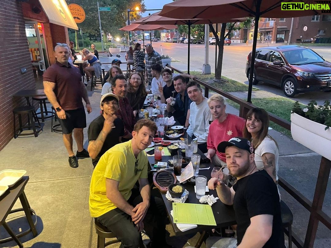 Louis Tomlinson Instagram - Been an amazing last couple of weeks. So lucky to tour with such a great group of people! Can’t wait for the rest!