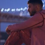 Luís Marvão Instagram - Hoje, às 13:13 (a minha hora da sorte) sai o videoclipe da “Por Ti” 🧡😍🧡😍 Fizemos a loucura de gravar 3 videoclipes num dia e só podia ser com uma equipa incrível como a que está por detrás deste projecto. 🫶🏻 Quero agradecer à @wearezof , ao @edgar.e.s e ao @jcarneiro.dop por todo o esforço e talento e por embarcarem comigo nesta aventura! Vocês são os maiores! Obrigado @raqueldecastro_makeup , obrigado @margaridaespanha pelas fotografias incríveis! Com vocês fica tudo mais fácil e mais bonito! 🧡 Espero por vocês no YouTube com todo o Amor!!! À minha musa @mafalda_rodrigues , fazes tudo valer a pena e dás-me força todos os dias para continuar, Te Amo! 🍀🍀🍀