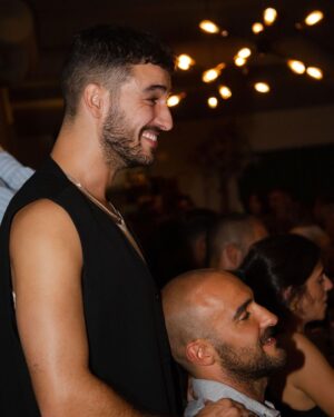 Luís Marvão Instagram - 3 2 🎂
Mais um ano de felicidade celebrada com as pessoas que amo e que bom que isso é! Fui rodeado de Amor e de boa energia e quis retribuir, cantando para todos e mostrando um pouco mais da minha alma. Quero agradecer a toda a gente que esteve presente e se deu para uma celebração tão especial e a todas as pessoas que tiraram um bocadinho do seu dia para me dar os parabéns! @envylisboa obrigado por terem organizado uma das melhores festas que já tive! @mafalda_rodrigues obrigado por seres a melhor pessoa que conheço e a minha pessoa favorita e me dares força para sonhar todos os dias! Obrigado família por serem família e obrigado a todos os amigos que se tornaram família! Com vocês a vida é tão mais bonita! OBRIGADO 🧡
📸 da sempre incrível @margaridaespanha
