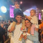 Luís Marvão Instagram - Primeiro festival dos nossos 2 piratas! Se foi um desafio? Sim! Se valeu a pena? Valeu! 🙏🏻🙏🏻🙏🏻 Estamos sempre a querer construir diferentes memórias com eles (mesmo que isso signifique ter que explicar 1538 vezes que não podem correr quando estamos no meio duma multidão, ter que relembrar 300 vezes que se quiserem fazer xixi têm que nos avisar, etc etc) 🙃 Com isto tudo as nossas cavalitas foram casa para eles estes dias e apesar de todas as dores de costas, eles cantaram, dançaram e viram os artistas de muitas músicas preferidas deles e isso foi incrível!!! 😍😍😍 #soldacaparica #guicos #zema #malu Sol Da Caparica
