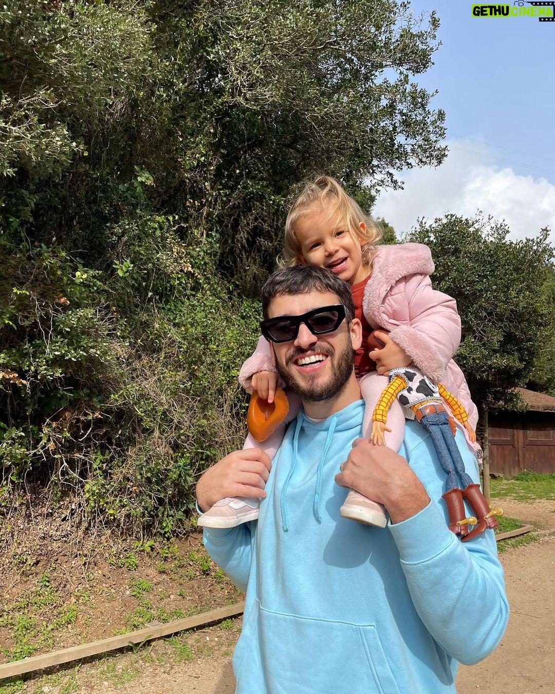 Luís Marvão Instagram - “Reach for the Sky!” - diz o Woody e eu passo a mensagem à Malu. Já as minhas costas dizem outra coisa 😂😂😂 Quinta do Pisão