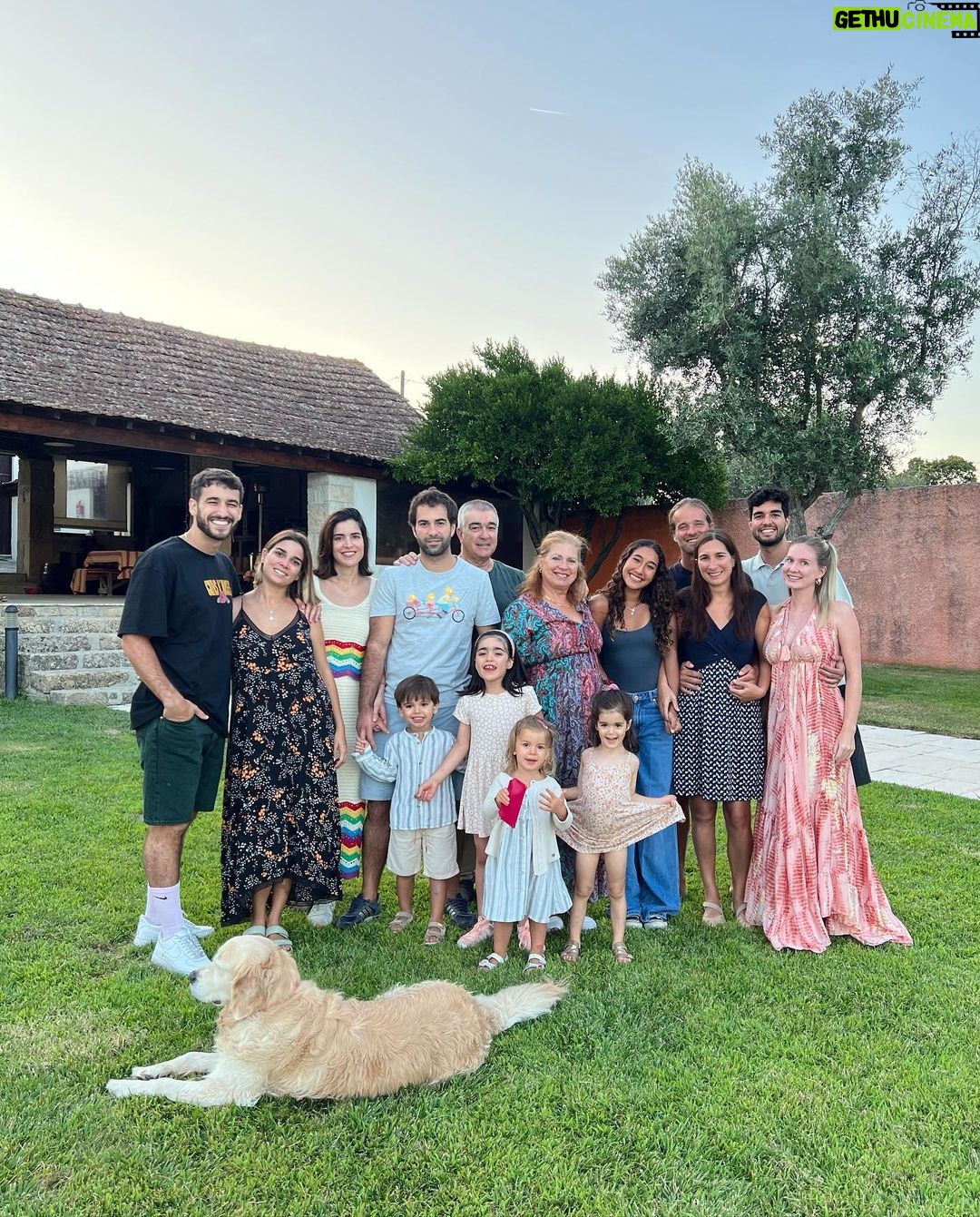 Luís Marvão Instagram - Dump das férias em família com fotografias, ganchos, um fadinho e uma Malu cheia de cenário até a dormir 😍😍😍😍 Tondela - Portugal