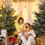 Luís Marvão Instagram - Podia ser a nossa sala de estar mas é da @nespresso.pt 😌 Sabes que o Natal se está a aproximar, quando esta família se junta. Foram tantas vezes a nossa salvação nas manhãs com os dois pequenos: ☕️☕️ e ontem ainda aprendemos a fazer um cocktail 🍸 Que bom fazer parte destes momentos 🤍 obrigada @hillandknowltonportugal @wowmeagency 📷 @joaomcatarino_