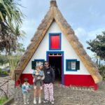 Luís Marvão Instagram - Apesar da chuva miudinha, conseguimos ver sempre o sol. ☀️ A Madeira é mesmo o mais belo jardim e foi muito bom mostrá-lo aos nossos filhos. Claaaaaro que temos sempre a sensação de virmos mais cansados do que o que fomos (nós pais) mas vale sempre tanto a pena vivermos estes momentos em família. 👨‍👩‍👧‍👦 O Zema já só queria trazer o nosso carro da @madeirarent de barco e trocar com o nosso, porque disse que este era “muito mais fixe”. Confortável foi porque dormiram todas as sestas nele 🤤 Madeira, vamos voltar em breve! 🧡