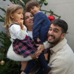 Luís Marvão Instagram - Feliz Natal 🎄 Que seja uma noite leve, cheia de amor e de sentimentos bons. Um grande beijinho nosso a todos os que nos querem bem 🤍 📸 da nossa querida @margaridaespanha