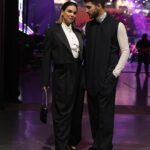 Luís Marvão Instagram - Entrevistei a Sara três vezes e vi sempre uma menina simples, sorridente, simpática, divertida e talentosa. Uma gentileza e bondade inegáveis. Todas essas qualidades são celebradas com a @associacaosaracarreira de modo a eterniza-la na nossa memória 🤍 Foi com muita honra que recebi o convite para estar na Gala dos Sonhos onde se transforma a dor em amor e onde se dá asas a pessoas com talento 🫶🏻 Styling dos ✌️: @iamissrita 😍😍😍 Fato Luís: @dino_alves_eu 🤵🏽 Sapatos Luís: @aldo_shoes @wowmeagency 📸 @joaomcatarino_ Altice Arena, Lisbon, Portugal