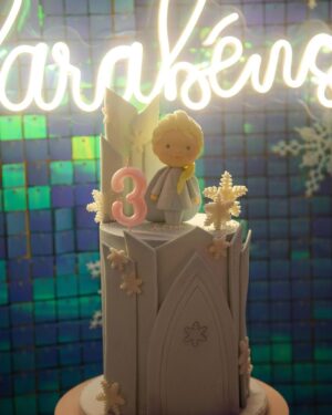 Luís Marvão Instagram - 3 anos da nossa Maluzinha que estava tão feliz no seu mundo da Frozen tão bem pensado pela @lifeinparty que nem reparou que foi o Zema que soprou as velas 👀👀
E provou a trança da sua Elsa do bolo que estava incrível, obrigada @salpicabakery 
e adocicamos a festa com os brigadeiros e brownies deliciosos da @adoceclaudia 🥰
Adoramos a cara da primeira fotografia 😂😂😂
📸 da nossa e única @margaridaespanha 🧡