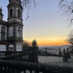 Luís Marvão Instagram - Viemos ver Braga pintada de Outono e vimos as folhas mais lindas e o céu que nos brindou com cores únicas no Bom Jesus🍁🍂🍁 tão bom podermos ter nesta cidade um bocadinho da nossa história enquanto família. 🧡 Santuário do Bom Jesus do Monte