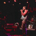 Luís Marvão Instagram - Apresentei o meu EP “Para Sempre” pela primeira vez ao vivo no @clube_b.leza e foi inacreditável! A história em 3 capítulos do meu amor com a @mafalda_rodrigues e que qualquer pessoa se pode identificar! 🧡 O primeiro capítulo é o último single a sair e chama-se “Perto de Mim” (sai a 10 de Novembro) e simboliza a primeira fase da paixão, quando conhecemos uma pessoa e queremos passar todos as horas, minutos e segundos juntos. O segundo capítulo é contado com a “Por Ti”, quando passados uns meses juntos, começam as primeiras discussões e aparecem as dúvidas que são dissipadas quando percebes que queres lutar com unhas e dentes pelo Amor que sentes. O terceiro capítulo é com a música “Para Sempre” e com a participação especial da pessoa que foi a inspiração de tudo para celebrar o nosso Amor para sempre! 🫶🏻🫶🏻🫶🏻 Obrigado a toda a gente que esteve presente, que apoiou e me apoia neste sonho! A música só faz sentido quando é ouvida com o coração de outras pessoas e passa a ser delas com as suas interpretações! Isso é riqueza e tenho a sorte de me ouvirem! O B R I G A D O! 🙏🏻 Obrigado @aryrafeiro pelo apoio sempre e por me desafiares e obrigado @adrianodimulo por tocares comigo 💪🏼 👕👖 @duartehajime 😍 🕶️ @andreopticas @companhiasolucoes 📸 @luananovi @iolandadimulo Club B.leza