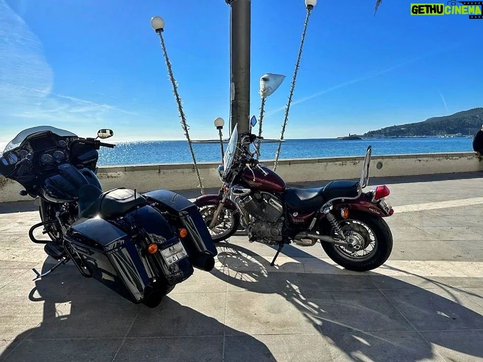 Luís Simões - 1.1K Likes - A primeira do ano e que consolado fiquei!
🙌🛵💨👌🤤🔥🤘❤️
@pedroalves.official
@3_ferros
#magnificosdiasatlanticos #revoltadoscapacetesamarelos #3ferros #riders #friends #diadereis #motorcycleride #motard #celebration #passion #goodvibes