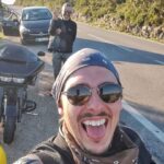 Luís Simões Instagram - A primeira do ano e que consolado fiquei! 🙌🛵💨👌🤤🔥🤘❤️ @pedroalves.official @3_ferros #magnificosdiasatlanticos #revoltadoscapacetesamarelos #3ferros #riders #friends #diadereis #motorcycleride #motard #celebration #passion #goodvibes