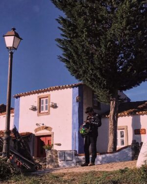 Luís Simões Instagram - 🛵💨 Escape.

#roadtrip #motard #goodvibes #freestyle #aldeiadamatapequena