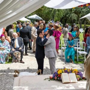Luís Simões Instagram - Não me poderiam ter arranjado melhor casamento, com todas as peripécias que naturalmente um casamento na Bela Vida tem direito. 👏😂
É uma benção estar ao lado e poder fazer tudo isto com uma mulher encantadora e super talentosa como a @martaandrino ! 

🙌 ❤️ 🤘 🔥 🎉 🥳 💒 💍

Que grandiosa que é a FESTA! É um orgulho fazer parte deste projecto.
Grato a todo o elenco, a toda a equipa técnica, produção e direção por fazerem tudo isto acontecer todos os dias da melhor forma, são todos maravilhosos e extraordinários! 👌🙏
E obviamente, um OBRIGADO especial a todos os que nos acompanham e apoiam todos os dias 😘 Porque nada disto seria possível sem o casamento que temos com todos aqueles que nos vêem diariamente. Bem-hajam ! 
Que continue a FESTA ao mais alto nível!
🥂 🎉 🕺 💃 🎊 ✌️ 💪 🥳

@festaefestatvi
@tvioficial
@lobomau.producoes

#festaéfesta #tvi