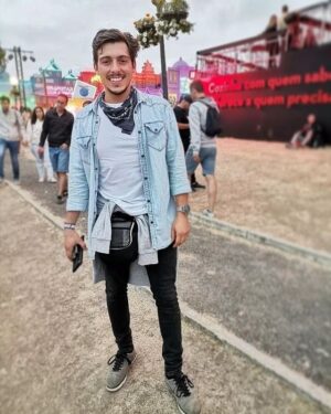 Luís Simões Instagram - Já fui 🤘😜
@rockinriolisboa 

Ph @selfie.iol.pt @gameiroines @biatrix.lourix 
#summer #rir #rockinriolisboa #festival #music #friends #goodvibes