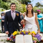 Luís Simões Instagram - Não me poderiam ter arranjado melhor casamento, com todas as peripécias que naturalmente um casamento na Bela Vida tem direito. 👏😂 É uma benção estar ao lado e poder fazer tudo isto com uma mulher encantadora e super talentosa como a @martaandrino ! 🙌 ❤️ 🤘 🔥 🎉 🥳 💒 💍 Que grandiosa que é a FESTA! É um orgulho fazer parte deste projecto. Grato a todo o elenco, a toda a equipa técnica, produção e direção por fazerem tudo isto acontecer todos os dias da melhor forma, são todos maravilhosos e extraordinários! 👌🙏 E obviamente, um OBRIGADO especial a todos os que nos acompanham e apoiam todos os dias 😘 Porque nada disto seria possível sem o casamento que temos com todos aqueles que nos vêem diariamente. Bem-hajam ! Que continue a FESTA ao mais alto nível! 🥂 🎉 🕺 💃 🎊 ✌️ 💪 🥳 @festaefestatvi @tvioficial @lobomau.producoes #festaéfesta #tvi