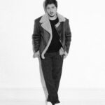 Luís Simões Instagram – Portanto, voltamos ao mesmo…
😒☔❄️

Ph @studiofaya 
#photooftheday #photography #blackandwhite #photoshoot #boy #rainyday #spring