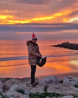 Luís Simões Instagram - As luzes neste Natal estiveram muito bem. 👌😜

Saúde, paz e amor! 😘🎄✨

#goodvibes #xmastime #merrychristmas #pordosol #sunset