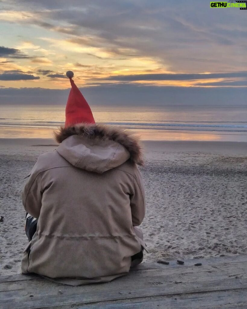 Luís Simões Instagram - As luzes neste Natal estiveram muito bem. 👌😜 Saúde, paz e amor! 😘🎄✨ #goodvibes #xmastime #merrychristmas #pordosol #sunset