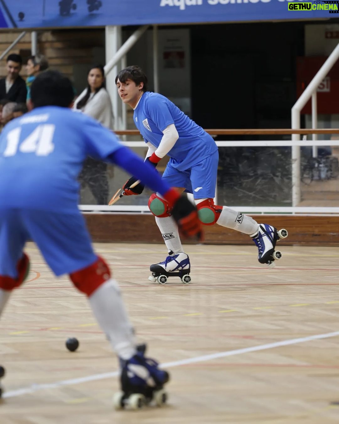 Luís Simões - 1.9K Likes - Voltaram-me a pôr os patins...
🛼🏑H.C.B.V.🔵⚪
📸@bau.mario77
@festaefestatvi
#hoquei #hoqueipatins #festaéfesta #sobrerodas #tvi #tvinovelas #goodvibes