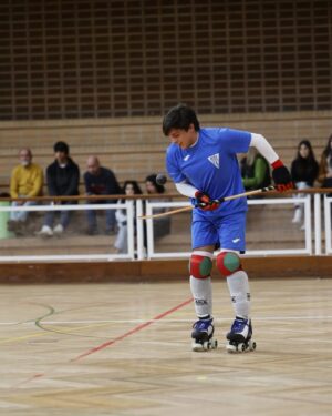 Luís Simões Instagram - Voltaram-me a pôr os patins... 

🛼🏑H.C.B.V.🔵⚪

📸@bau.mario77 

@festaefestatvi 
#hoquei #hoqueipatins #festaéfesta #sobrerodas #tvi #tvinovelas #goodvibes