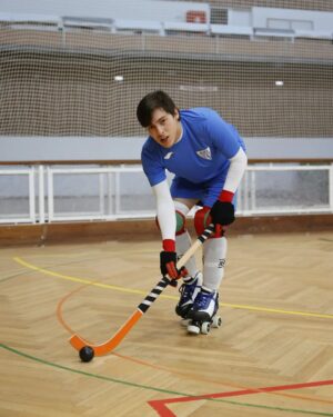Luís Simões Instagram - Voltaram-me a pôr os patins... 

🛼🏑H.C.B.V.🔵⚪

📸@bau.mario77 

@festaefestatvi 
#hoquei #hoqueipatins #festaéfesta #sobrerodas #tvi #tvinovelas #goodvibes