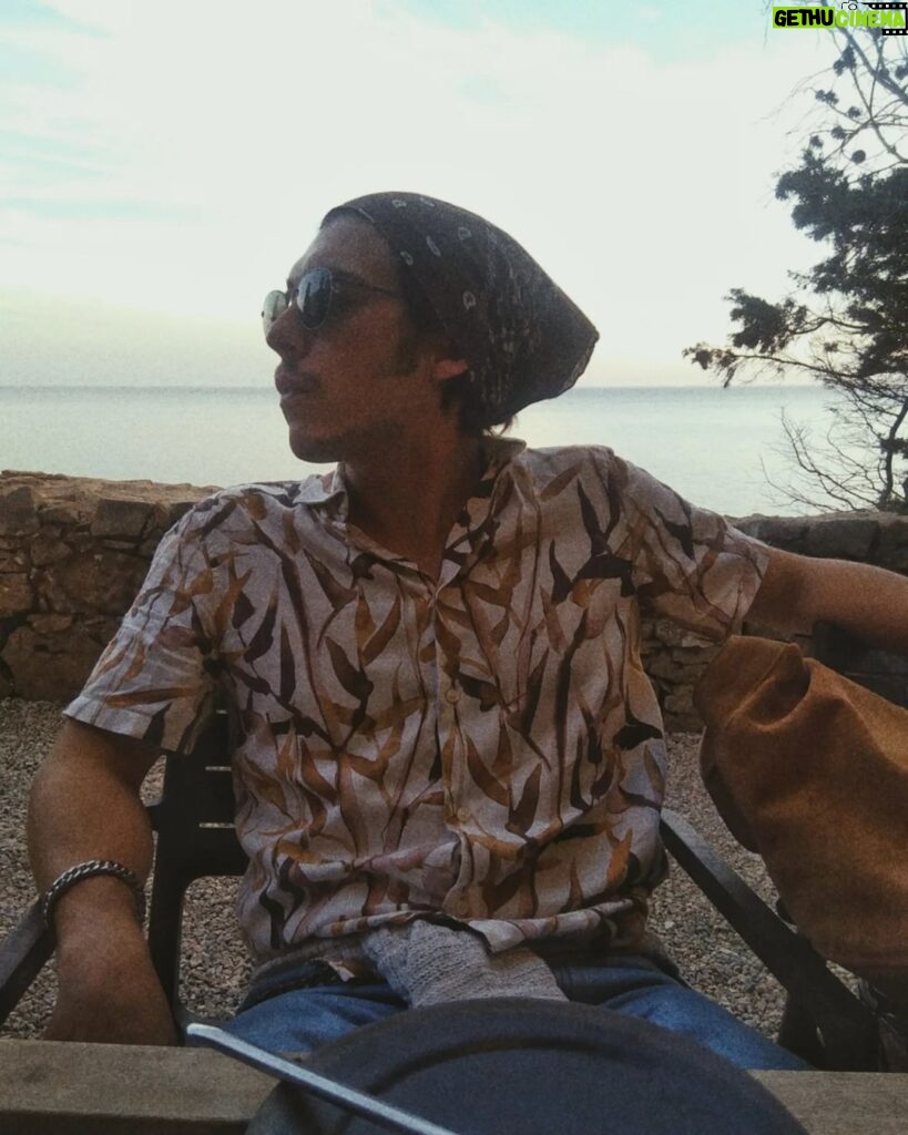 Luís Simões Instagram - Tapi + Punheta de Bacalhau 🌅🥂🤤 #sunset #chill #goodvibes