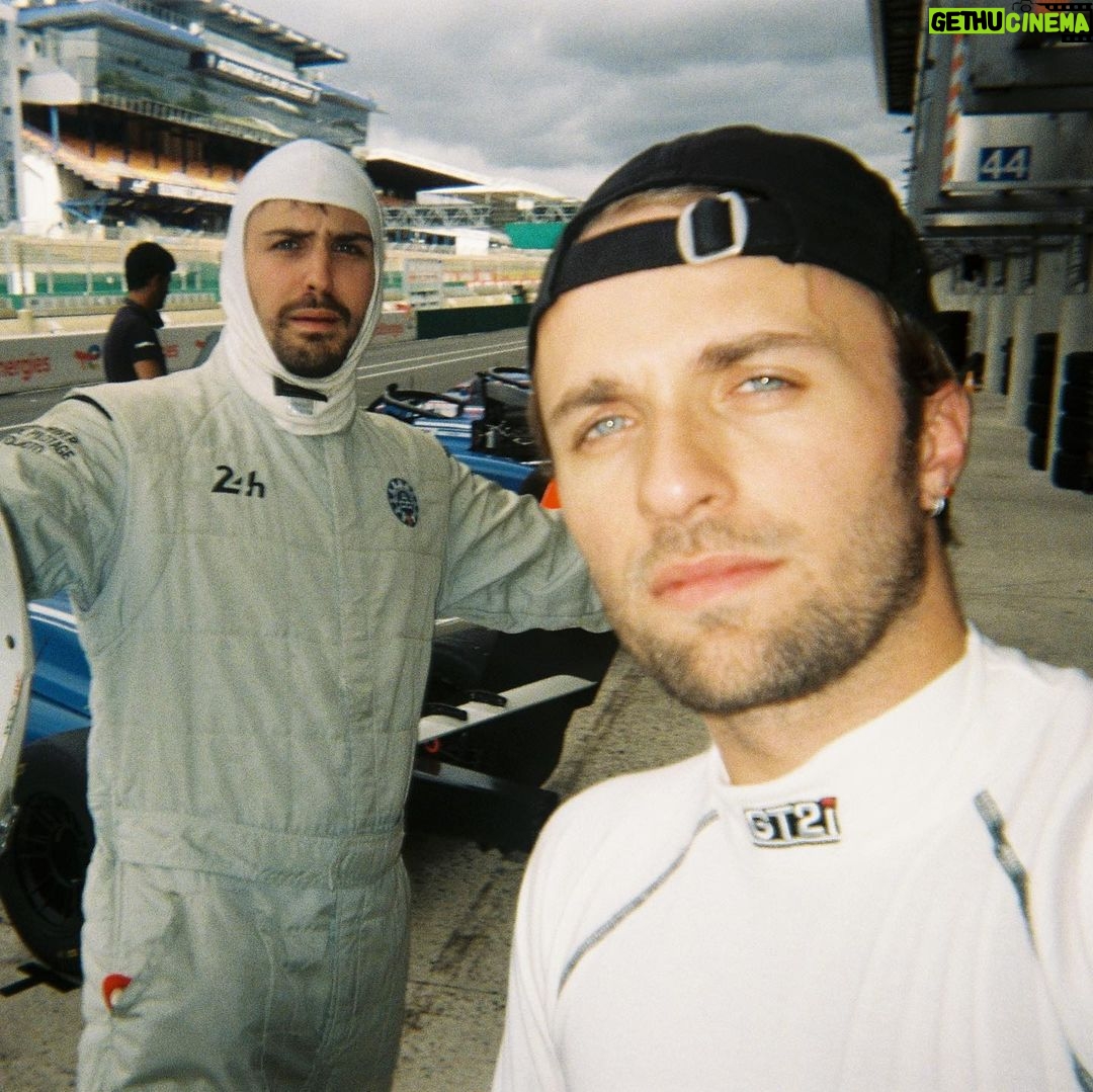 Lucas Hauchard Instagram - J-6 avant le @gp_explorer 🤯 RDV Samedi sur ma chaîne Twitch de 8h à 19h 🏎