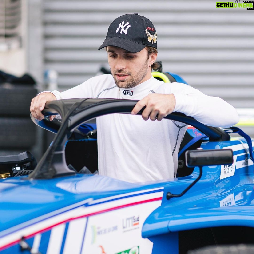 Lucas Hauchard Instagram - J-6 avant le @gp_explorer 🤯 RDV Samedi sur ma chaîne Twitch de 8h à 19h 🏎