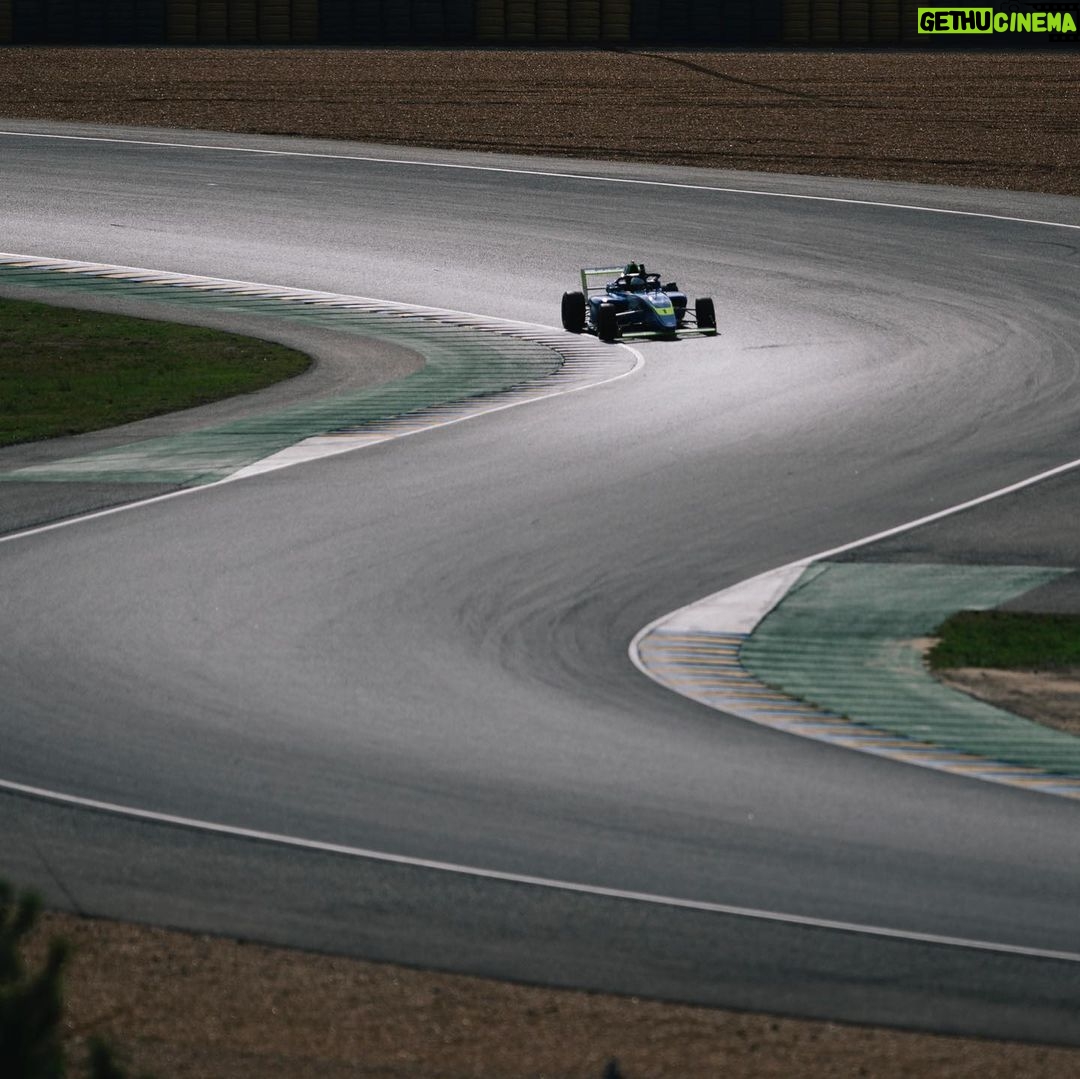 Lucas Hauchard Instagram - J-6 avant le @gp_explorer 🤯 RDV Samedi sur ma chaîne Twitch de 8h à 19h 🏎