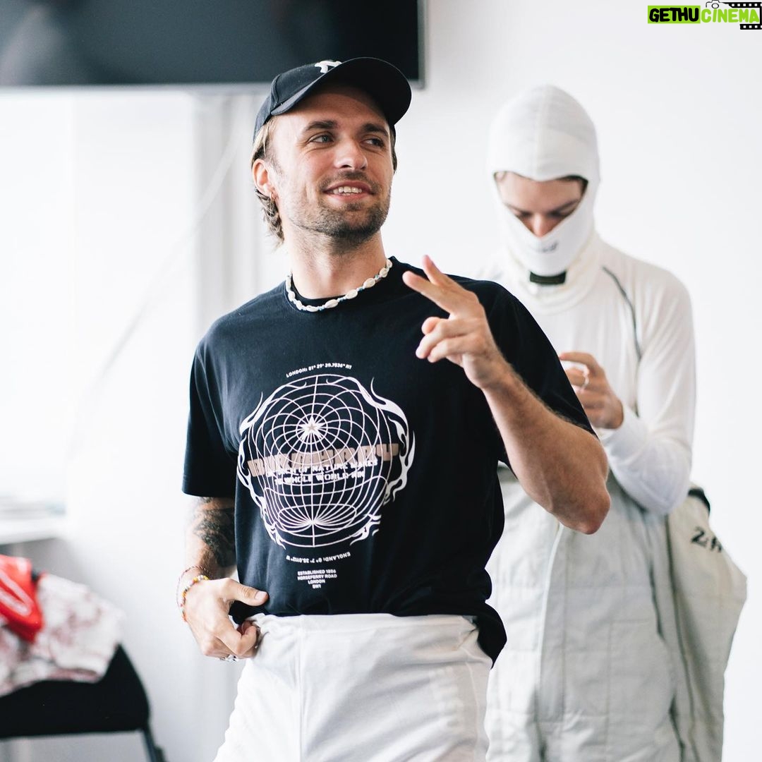 Lucas Hauchard Instagram - J-6 avant le @gp_explorer 🤯 RDV Samedi sur ma chaîne Twitch de 8h à 19h 🏎
