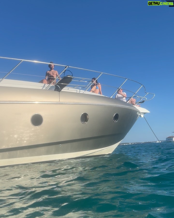Lucas Hauchard Instagram - le chien 🥺 Ibiza