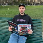 Lucas Hauchard Instagram - Vous ne rêvez pas : je lis un magazine Trei Degete. On l’a fait comme dans les années 2000 : 20 pages, 1 poster, et le single physique de ‘Spaceship’ ! On a aussi fait un peu de merch intergalactique 🌍 Lien de la boutique en bio ! Design magazine @theodorebonnet Design merch @florenthauchard