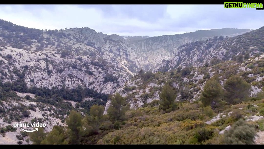 Lucas Hauchard Instagram - Ça y est, je peux vous partager la bande-annonce du nouveau show @primevideofr auquel j’ai pu participer : #CelebrityHunted ! On s’est transformés en fugitifs avec mon binôme @seblafrite et on a disparu dans la nature 🥷 Ça sort le 29 Octobre sur Prime Video 🎥