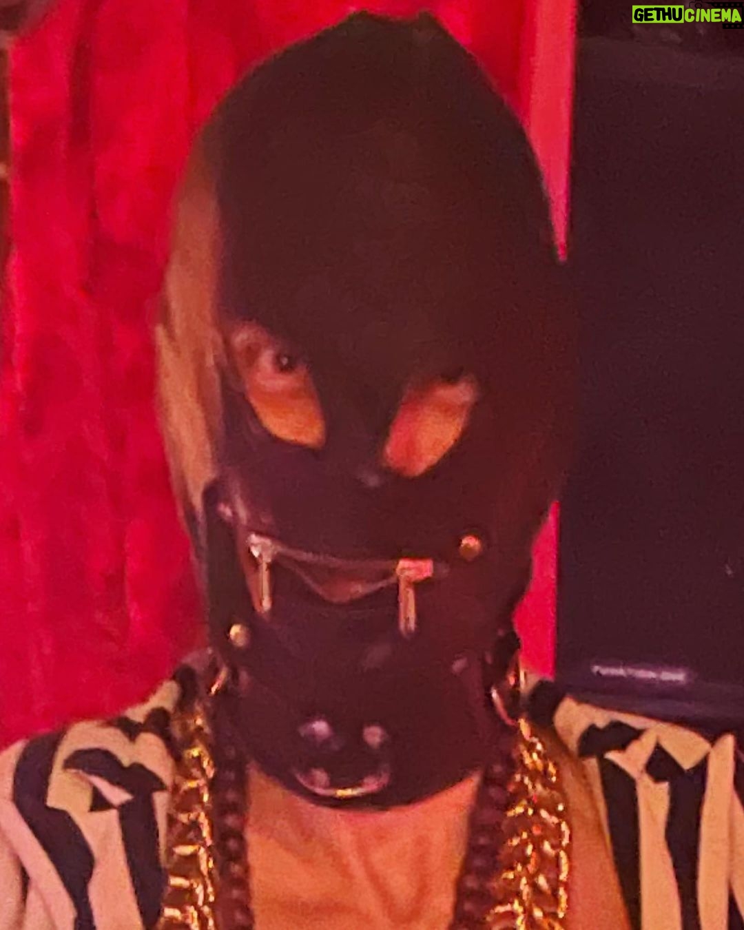Lucas Hauchard Instagram - 34 thread horreur plus tard Cirque le Soir