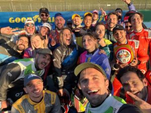 Lucas Hauchard Instagram - Quelle équipe… ❤️ GP Explorer demain 8h-19h sur ma chaîne Twitch 🏎