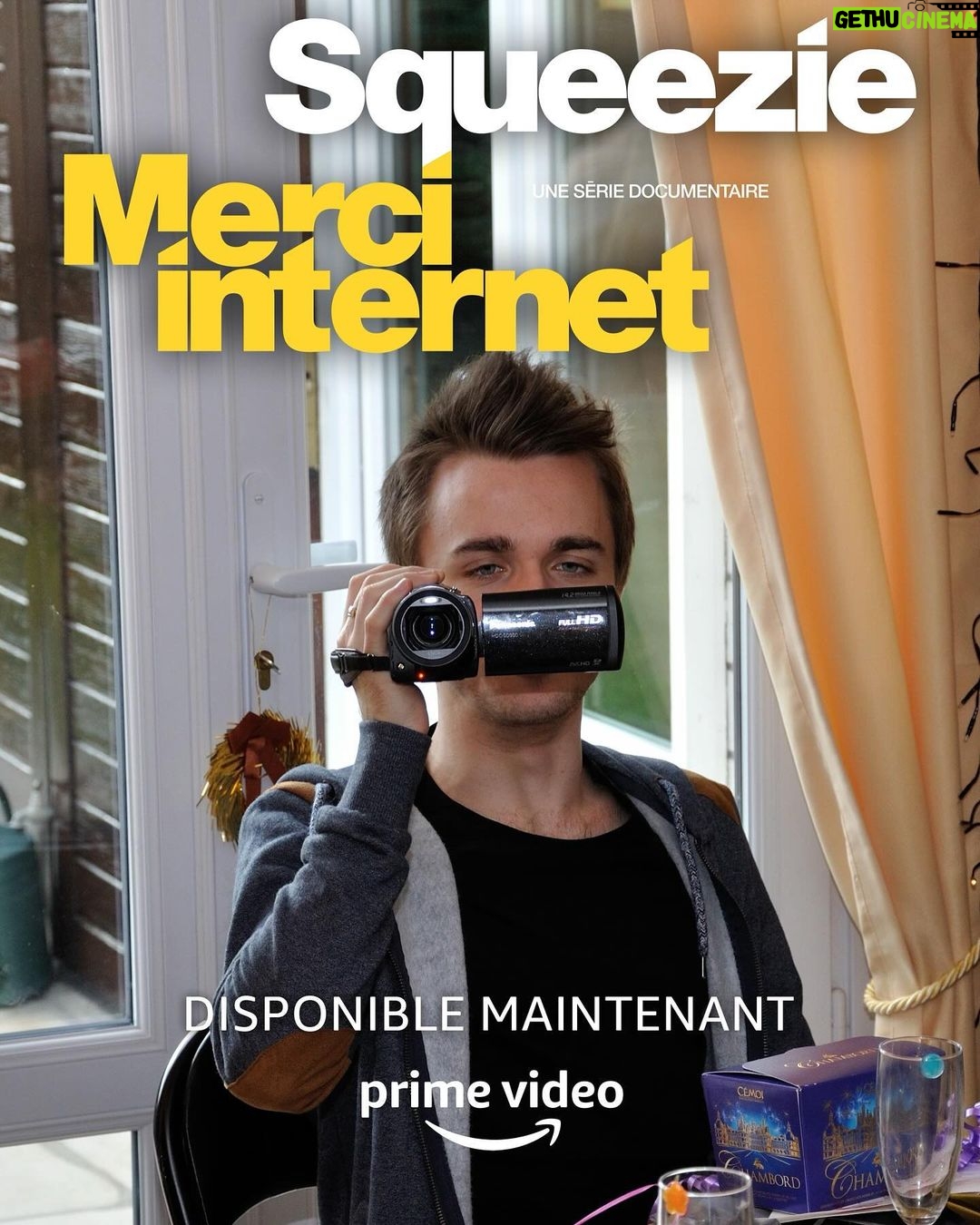 Lucas Hauchard Instagram - ‘Merci Internet’ est enfin disponible sur Prime Video 🫶🏻 Mon meilleur pote, Théodore Bonnet, y raconte mon histoire, mais aussi celle de tous les enfants d'internet… Pour nous c'est à la fois un bel hommage à notre génération, mais aussi un contenu qui va aider nos parents et grand-parents à mieux nous comprendre. On est hyper fiers de cette série documentaire, et maintenant elle vous appartient ❤️ Merci à toutes les personnes qui ont travaillé avec nous sur le doc, je pense à Laura Diaz notre monteuse, Sam Tiba qui a composé les musiques originales, Théo Meunier qui y a confectionné de sacrés memes, et Clara Lesage qui a tout supervisé 🫶🏻 Merci à Potatoz et Madroz pour le générique 📹 ainsi qu’à Raegular pour le titrage de l’affiche Merci aussi à Mediawan pour leur aide ainsi qu’à Prime Video pour leur confiance 🙏🏻 À très vite sur Internet