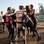 Lucas Hauchard Instagram – Mémorable… quelle chance on a de vivre ça une deuxième fois, je ne sais pas quoi dire à part MERCI donc on part sur une longue liste 🫶🏻

Merci à vous qui étiez sur le live, et à vous qui vous êtes déplacés sous 35 degrés pour venir nous voir et qui avez mis une ambiance électrique 🤯

Merci à tous les pilotes de m’avoir fait confiance, vous me manquez déjà je vous aime tellement je suis trop fier de vous ❤️

Merci à mon frère @gotaga avec qui j’ai encore une fois vécu cette aventure et cette fois sous les couleurs de notre club @gentlemates 🎮

Merci à mes équipes @bump_fr qui ont travaillé toute l’année pour organiser cet événement 🫶🏻👑

Merci à nos invités de légende @pierregasly @estebanocon @theopourchaire21 et @victormartinsfr pour leurs tours en F1 et F2 qui ont fait trembler la foule

Merci au maître de cérémonie @doigby, à @yanncj23 et @kametolol pour ce cast légendaire, à nos invités en plateau @ariee.cocottee @grimkujow @adripaviot, à nos pit reporters @etoilaisse et @hakimjemili, qui nous ont tous assuré un beau spectacle tout au long de la journée

Merci à notre instructeur @pierre_sancinena sans qui on ne saurait même pas démarrer la voiture

Merci à l’ACO, le @circuitdes24heures et la @ffsaacademy qui nous ont fait confiance une deuxième fois et aux commissaires de piste sans qui tout ça serait impossible à réaliser

📸 @chloeramdani @multyde