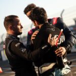 Lucas Hauchard Instagram – Mémorable… quelle chance on a de vivre ça une deuxième fois, je ne sais pas quoi dire à part MERCI donc on part sur une longue liste 🫶🏻

Merci à vous qui étiez sur le live, et à vous qui vous êtes déplacés sous 35 degrés pour venir nous voir et qui avez mis une ambiance électrique 🤯

Merci à tous les pilotes de m’avoir fait confiance, vous me manquez déjà je vous aime tellement je suis trop fier de vous ❤️

Merci à mon frère @gotaga avec qui j’ai encore une fois vécu cette aventure et cette fois sous les couleurs de notre club @gentlemates 🎮

Merci à mes équipes @bump_fr qui ont travaillé toute l’année pour organiser cet événement 🫶🏻👑

Merci à nos invités de légende @pierregasly @estebanocon @theopourchaire21 et @victormartinsfr pour leurs tours en F1 et F2 qui ont fait trembler la foule

Merci au maître de cérémonie @doigby, à @yanncj23 et @kametolol pour ce cast légendaire, à nos invités en plateau @ariee.cocottee @grimkujow @adripaviot, à nos pit reporters @etoilaisse et @hakimjemili, qui nous ont tous assuré un beau spectacle tout au long de la journée

Merci à notre instructeur @pierre_sancinena sans qui on ne saurait même pas démarrer la voiture

Merci à l’ACO, le @circuitdes24heures et la @ffsaacademy qui nous ont fait confiance une deuxième fois et aux commissaires de piste sans qui tout ça serait impossible à réaliser

📸 @chloeramdani @multyde