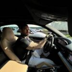 Lucas Lucco Instagram – Por esses dias eu tô com a nova Cayenne S by @porschebexp que tá com um motor v8 absurdo. Indo ao contrário da tendência dos híbridos/elétricos. Vcs acham que motores como esse vão ser cada vez mais raros?