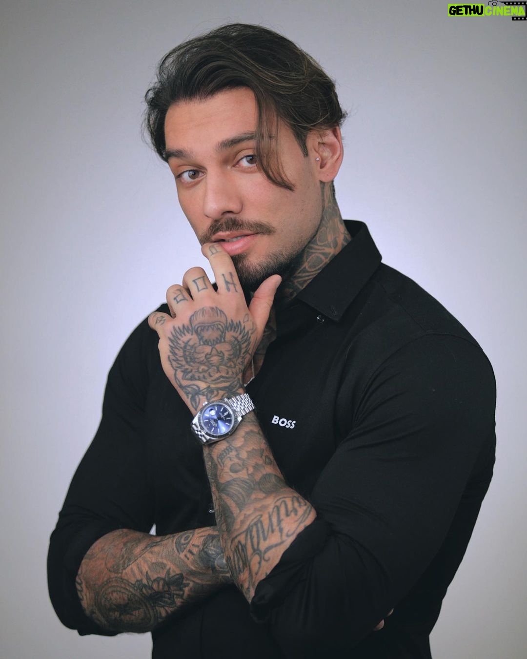 Lucas Lucco - 56.8K Likes - Cansei do cabelo grande! Obrigado Walter e equipe ROM ❤️