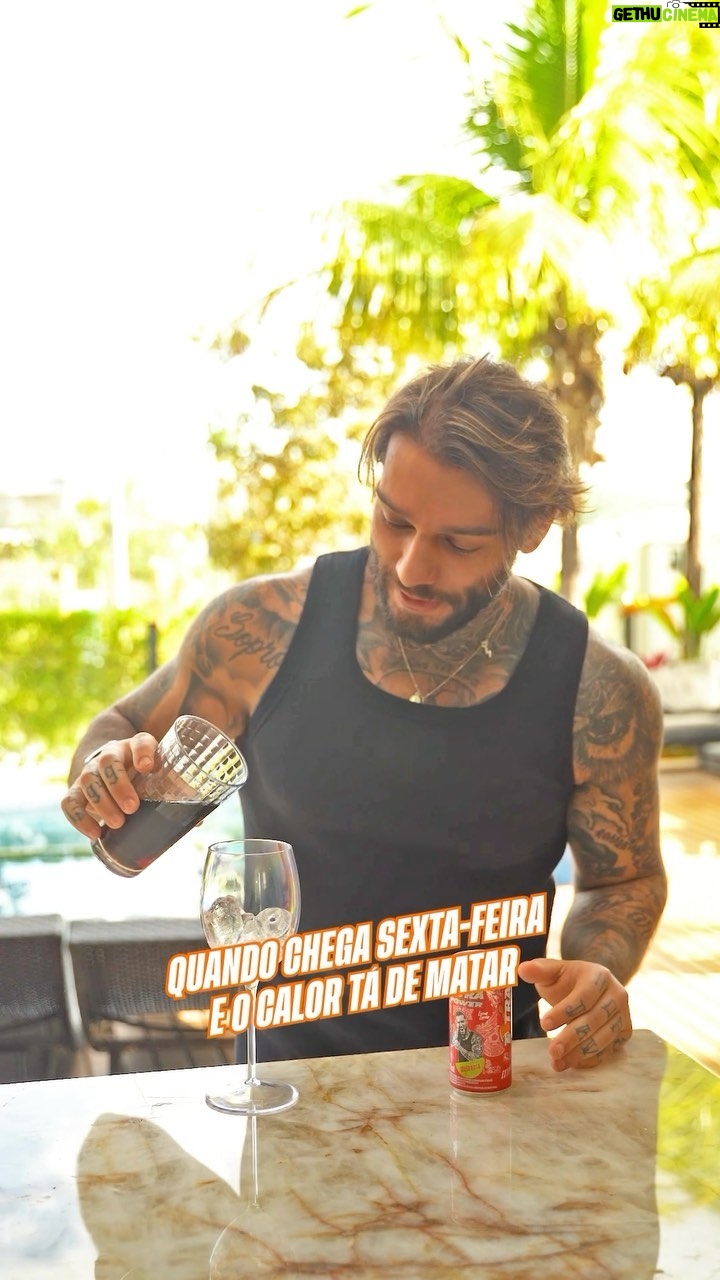 Lucas Lucco Instagram - Com @extrapower sempre tem um rolê diferenciado na minha sexta. E aí, bora EXTRAvasar? Drink 🍹Refrigerante de cola 🍹Extra Power Melancia Conte aqui 👇, qual é seu drink preferido com Extra Power? Brazil