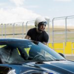 Lucas Lucco Instagram - Primeira vez que coloco meu carango na pista, logo com os melhores professores! Rubinho e Gerson são os culpados caso vcs me vejam correndo na @porschecupbrasil um dia desses viu? 🏁