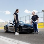 Lucas Lucco Instagram - Primeira vez que coloco meu carango na pista, logo com os melhores professores! Rubinho e Gerson são os culpados caso vcs me vejam correndo na @porschecupbrasil um dia desses viu? 🏁