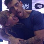 Lucas Lucco Instagram - Queria que o mundo soubesse o quanto essa moça da foto foi forte e importante pra mim!!! Conheci a Chalana @guerreirall em 2013 (foto 5). Desde então, ela foi em todos os shows possíveis e participou de inúmeros momentos especiais da minha carreira. Obrigado dona @nettoirani_ sei que a senhora apoiou muito a minha presença na vida dela. Agradeço muito por cada esforço que vcs fizeram pra estar perto quando possível. Nosso último encontro foi no dia 10 de setembro (foto 7). Eu congelei esse momento, vou guardar cmg aqueles sorrisos seus q eu consegui arrancar, suas lágrimas de felicidade e seu abraço que me incentivava a seguir firme. Que bom que eu te disse tudo que queria enquanto pude! Ainda posso, claro, através das minhas orações. Não vou me despedir. Até logo. Te amo pra sempre. Que Jesus te guarde!