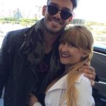 Lucas Lucco Instagram - Queria que o mundo soubesse o quanto essa moça da foto foi forte e importante pra mim!!! Conheci a Chalana @guerreirall em 2013 (foto 5). Desde então, ela foi em todos os shows possíveis e participou de inúmeros momentos especiais da minha carreira. Obrigado dona @nettoirani_ sei que a senhora apoiou muito a minha presença na vida dela. Agradeço muito por cada esforço que vcs fizeram pra estar perto quando possível. Nosso último encontro foi no dia 10 de setembro (foto 7). Eu congelei esse momento, vou guardar cmg aqueles sorrisos seus q eu consegui arrancar, suas lágrimas de felicidade e seu abraço que me incentivava a seguir firme. Que bom que eu te disse tudo que queria enquanto pude! Ainda posso, claro, através das minhas orações. Não vou me despedir. Até logo. Te amo pra sempre. Que Jesus te guarde!